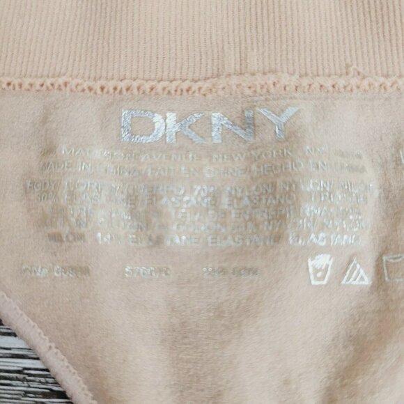 DKNY Thong Panty 576070 Nude Discontinued Second Skin Donna Karan NY VHTF Sm/Med - Picture 10 of 10